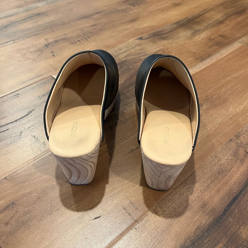 Nisolo Black Leather Clog Mules - Picture 9 of 11